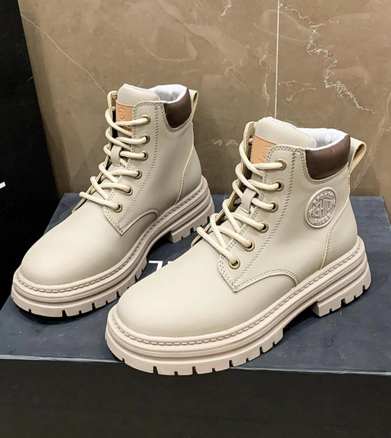 2022 white leather PU thick-soled lace-up combat women's boots, autumn winter shoes