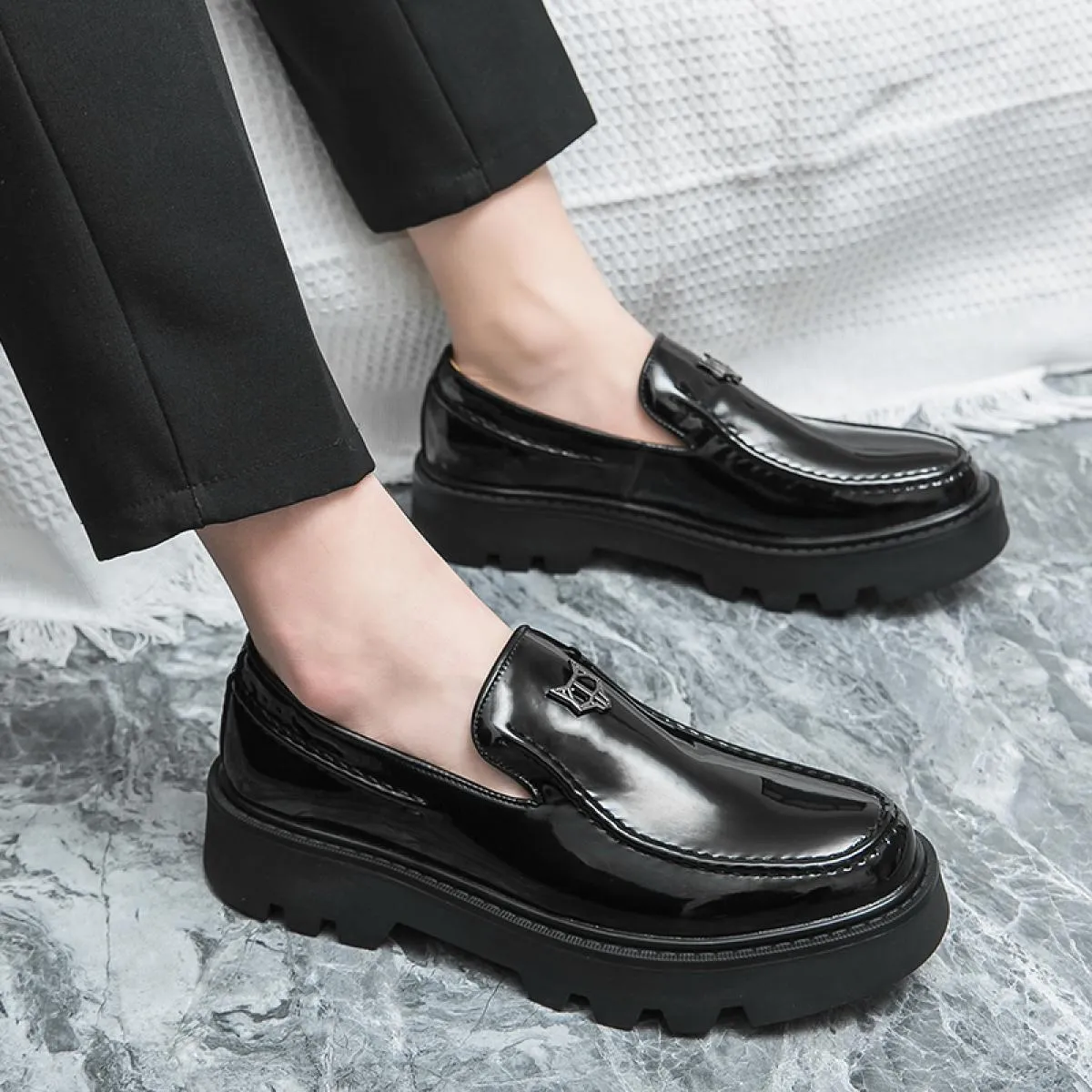 black leather slip-on breathable men's casual solid elegant shoes made