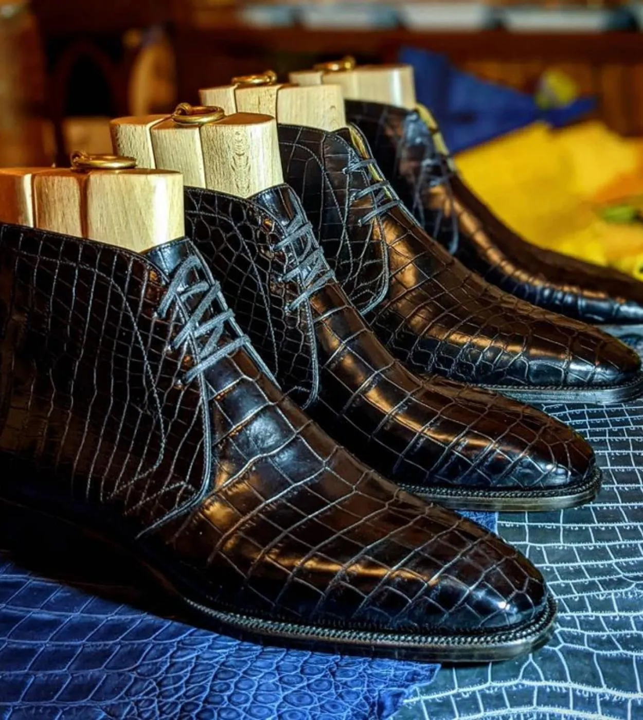 Black men's ankle boots Crocodile patterned square toe lace-up boots for men with free shipping Botas