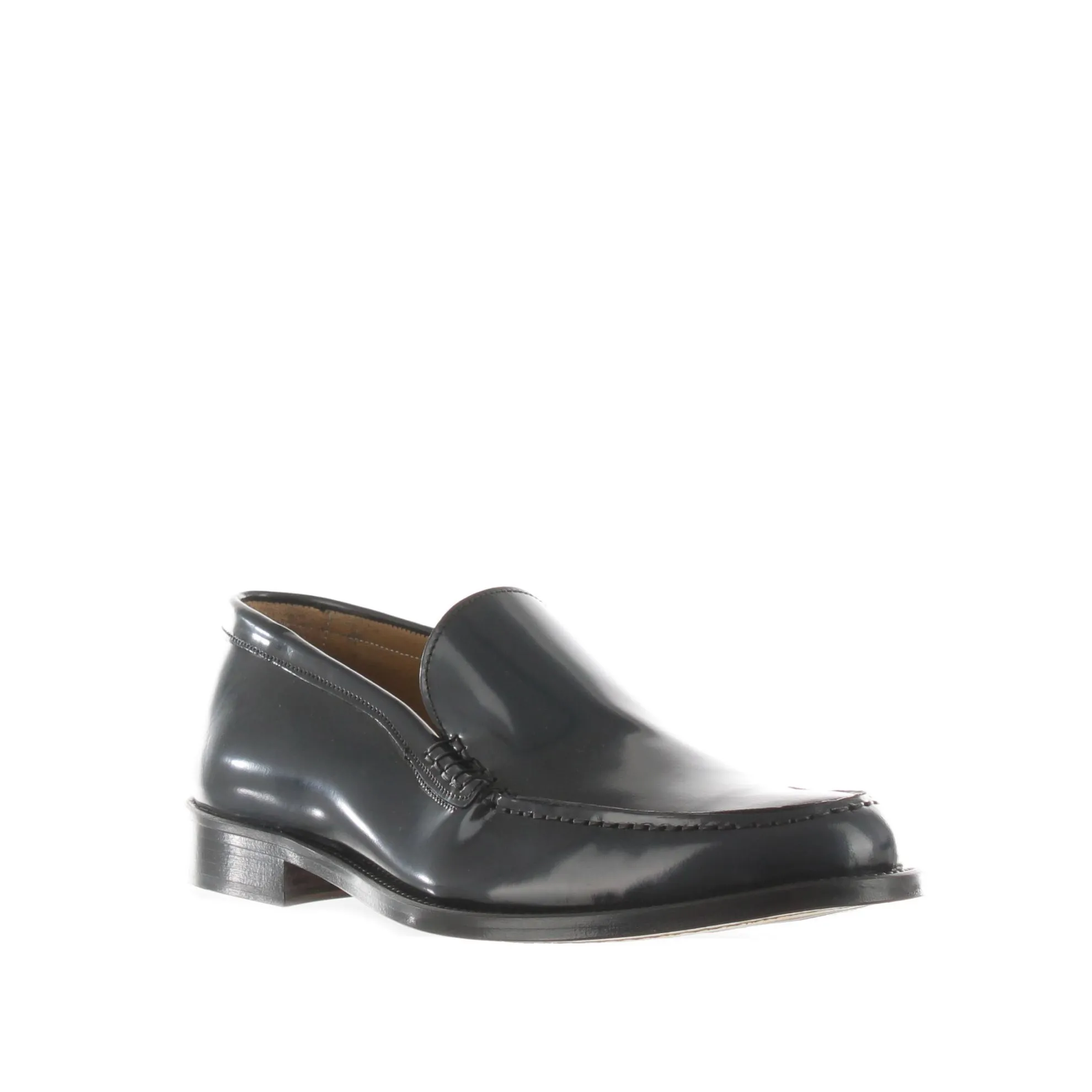 Brushed semi-gloss leather moccasin.