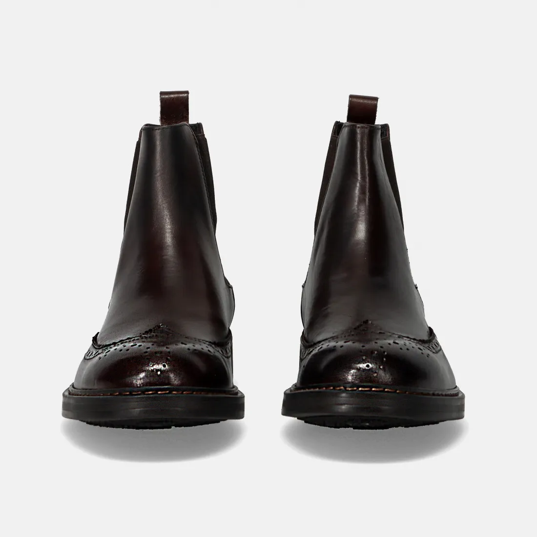 Dark brown leather Sangiorgio ankle boot with elastic.
