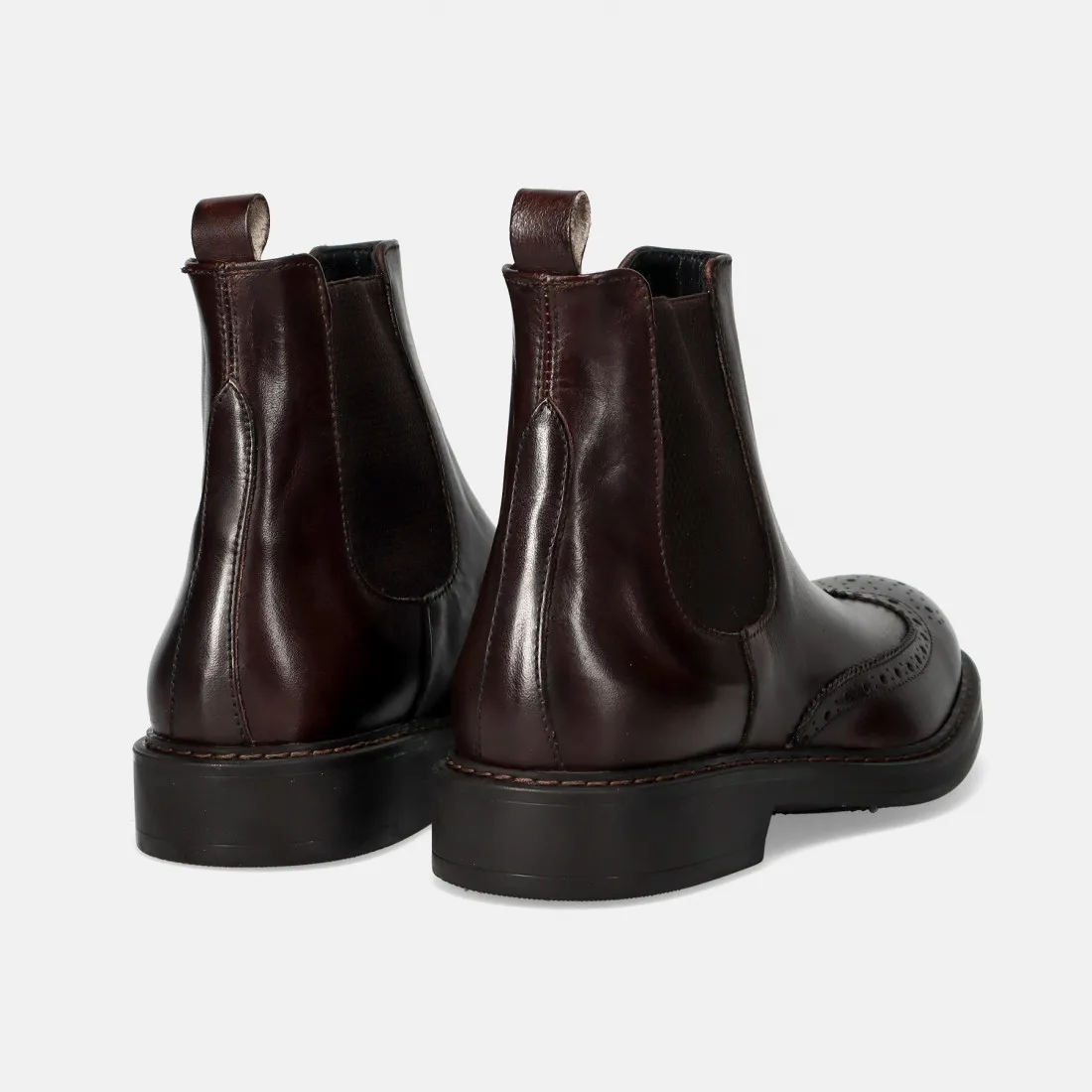 Dark brown leather Sangiorgio ankle boot with elastic.
