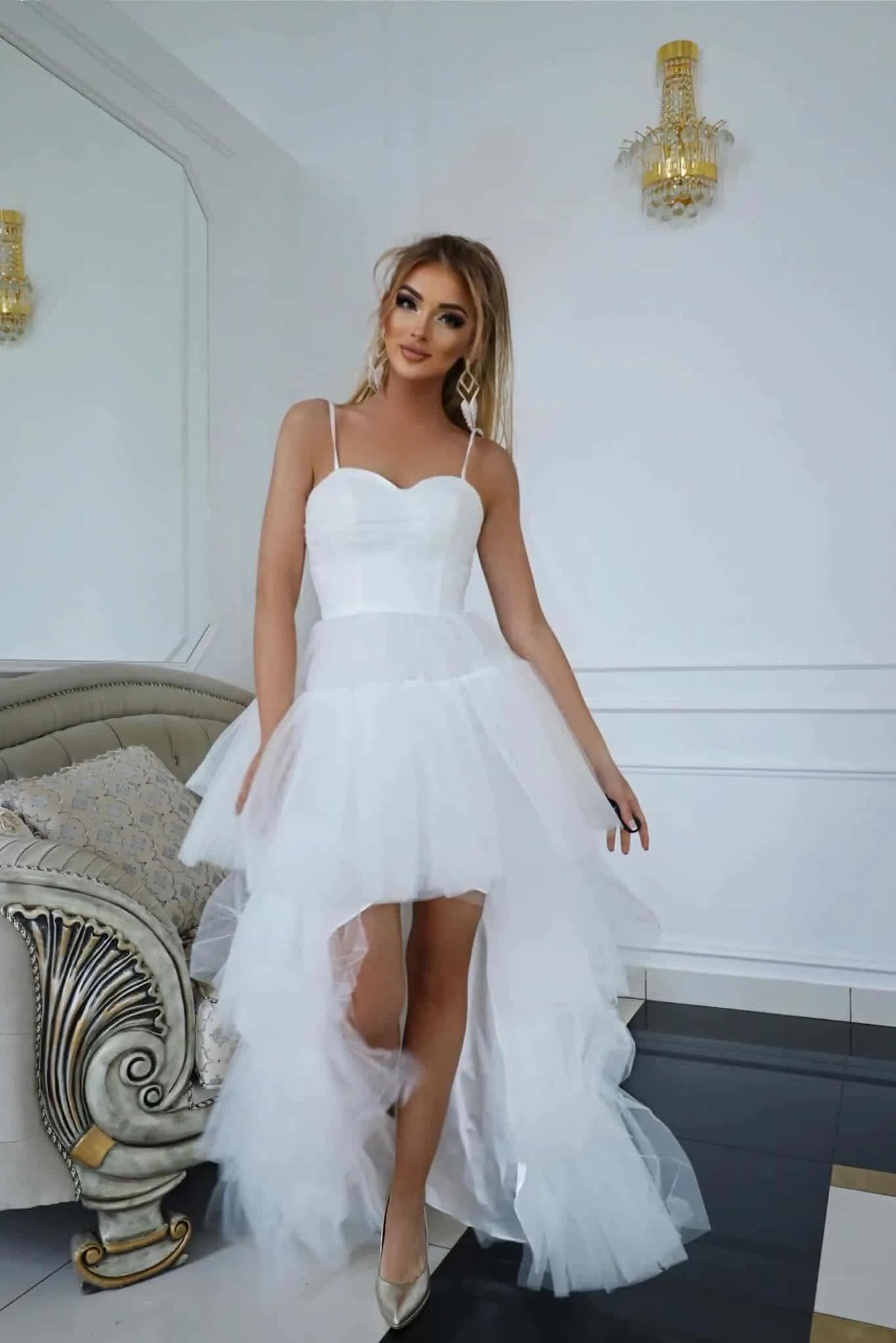 Elegant asymmetrical tulle dress.