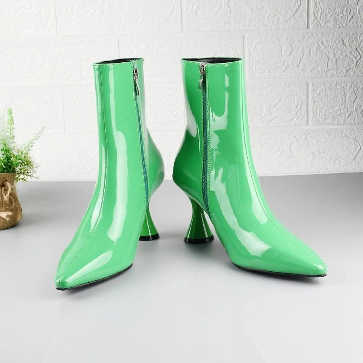 European women's ankle boots Pointed toe Fashion Pu candy-colored women's shoes Medium solid ankle boots Thin heels women's heel