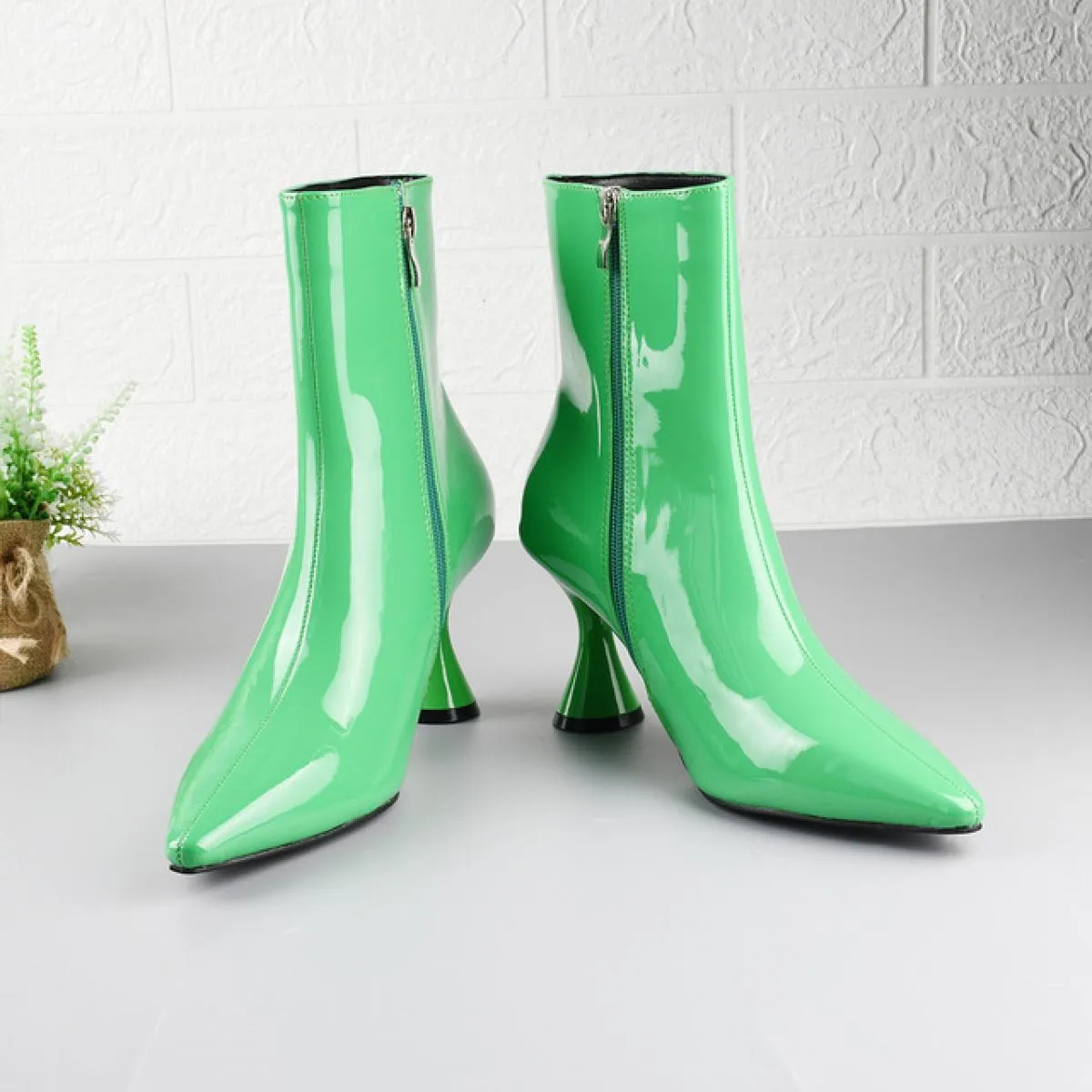 European women's ankle boots Pointed toe Fashion Pu candy-colored women's shoes Medium solid ankle boots Thin heels women's heel