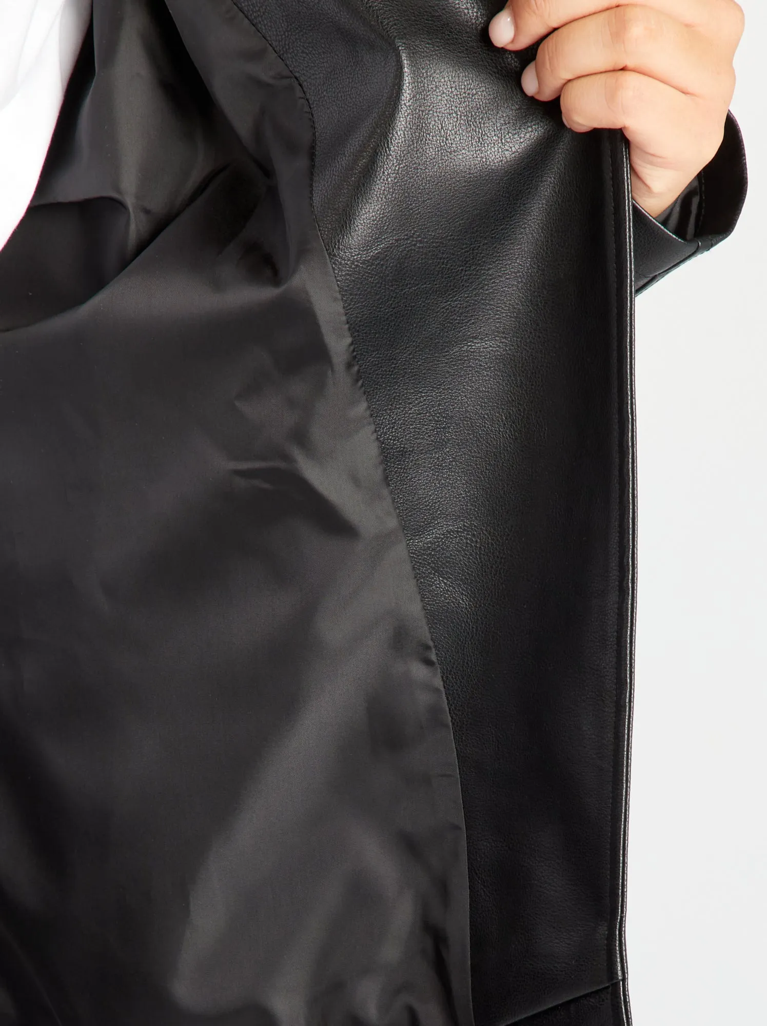 Giubbotto in similpelle con colletto smerlato - nero