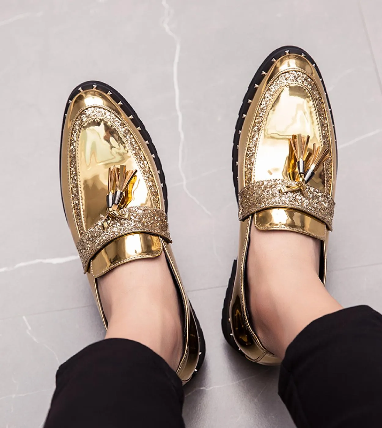 Golden leather fashion men's shoes with tassels and sequins, handmade soft non-slip leather casual loafers
