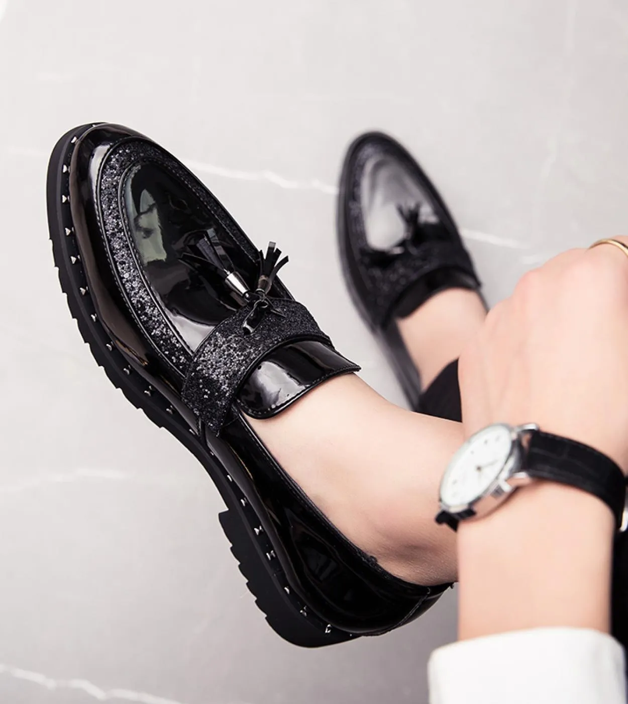 Golden leather fashion men's shoes with tassels and sequins, handmade soft non-slip leather casual loafers