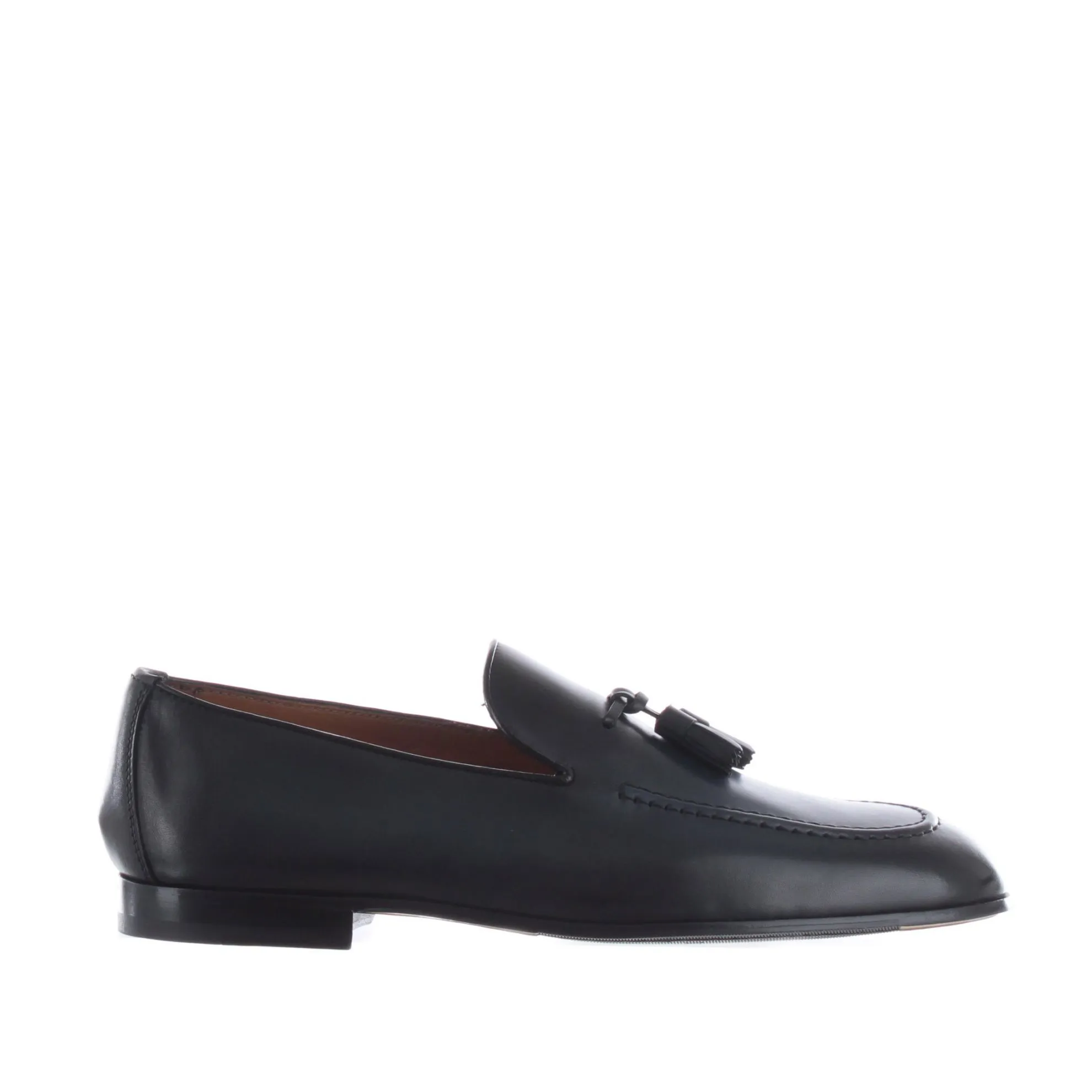 Leather loafers with tassels.