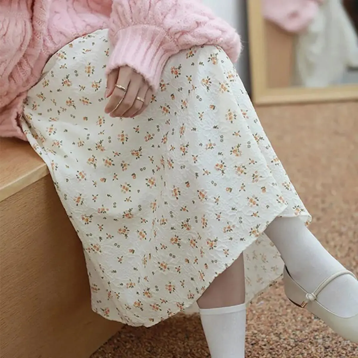 Long floral women's skirt for fall-spring. Vintage high-waisted long skirt with pleats.