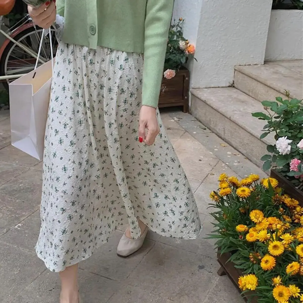 Long floral women's skirt for fall-spring. Vintage high-waisted long skirt with pleats.
