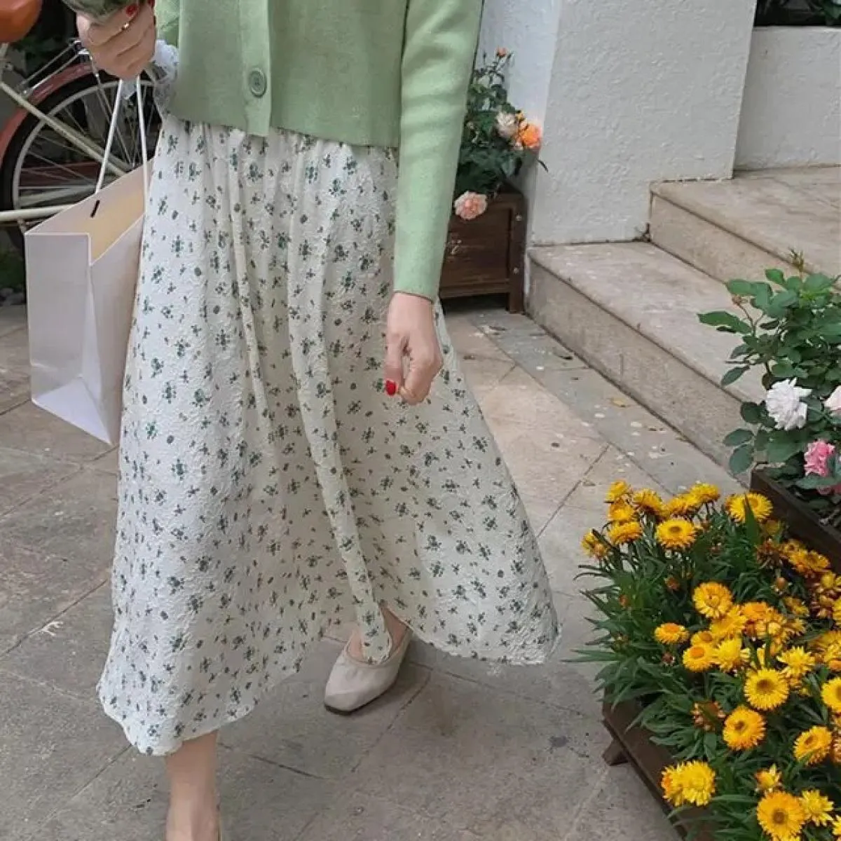 Long floral women's skirt for fall-spring. Vintage high-waisted long skirt with pleats.
