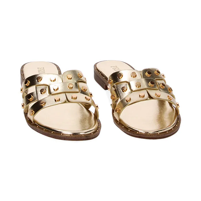 Low gold laminated sandals with studs