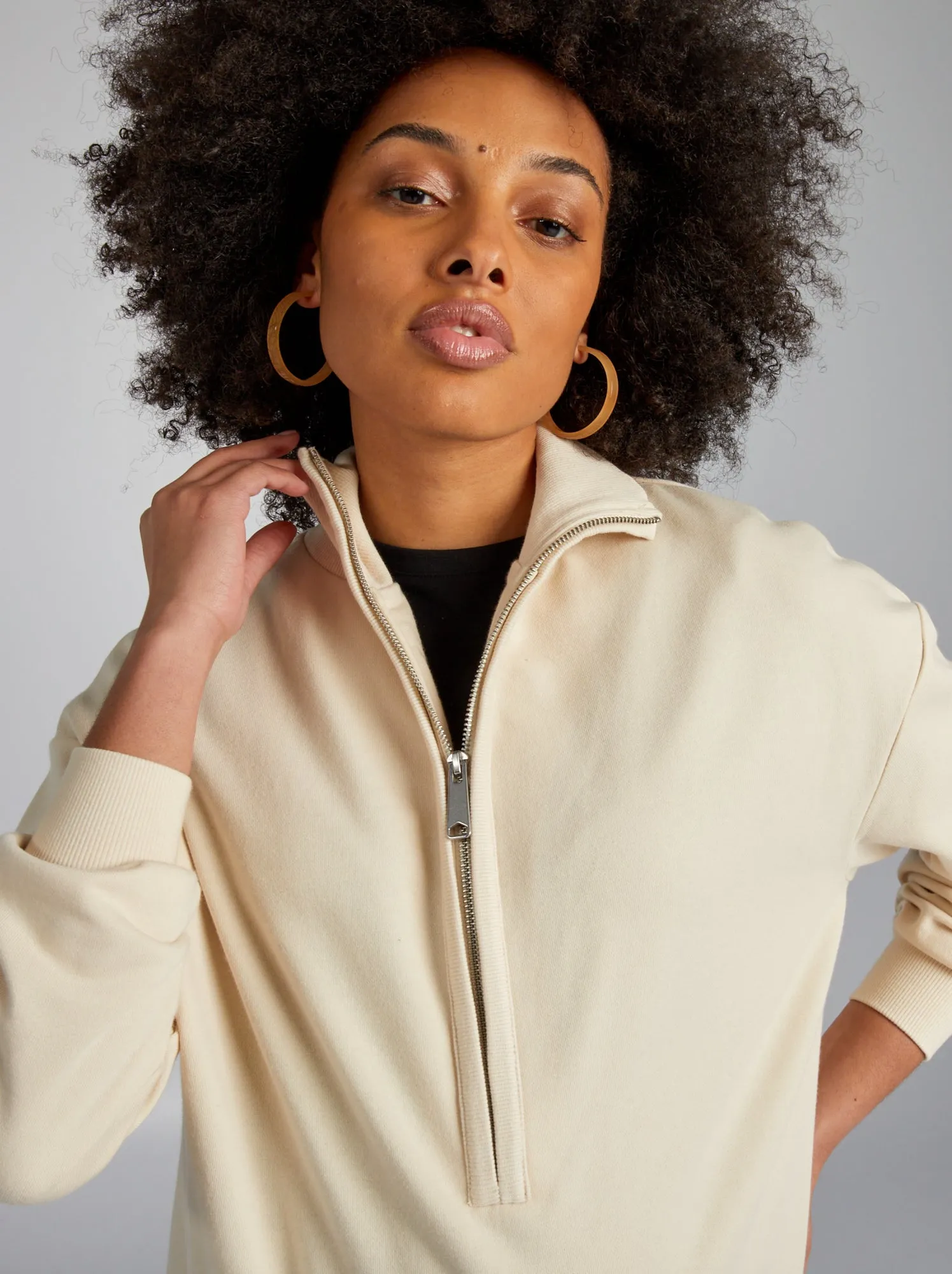 Maternity sweatshirt with high collar and zip - beige