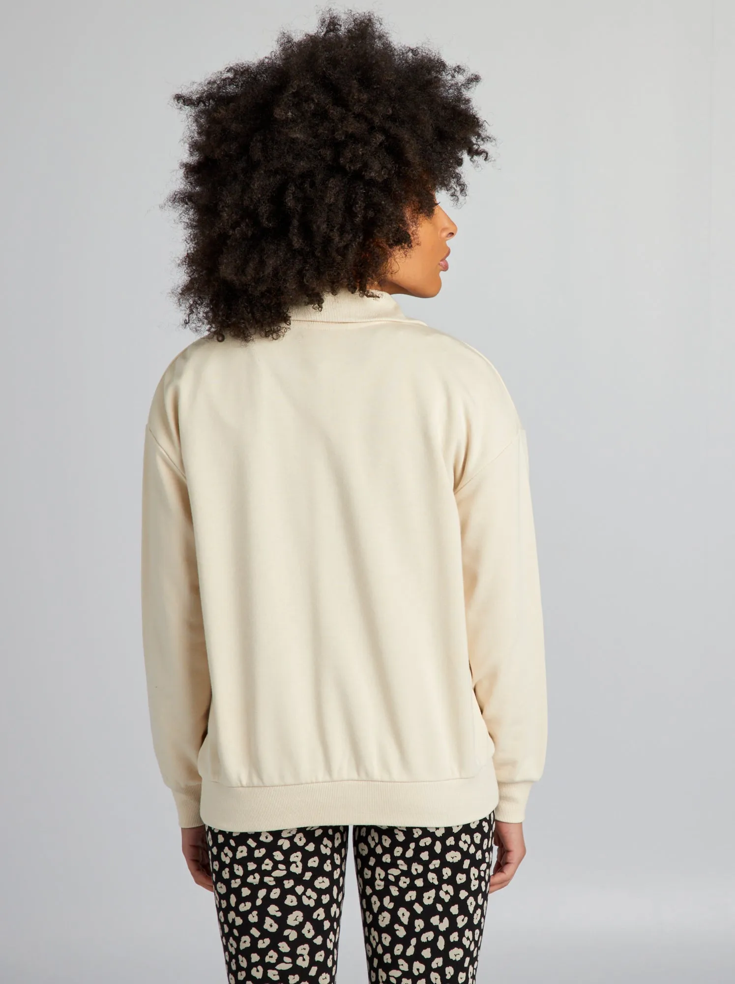 Maternity sweatshirt with high collar and zip - beige