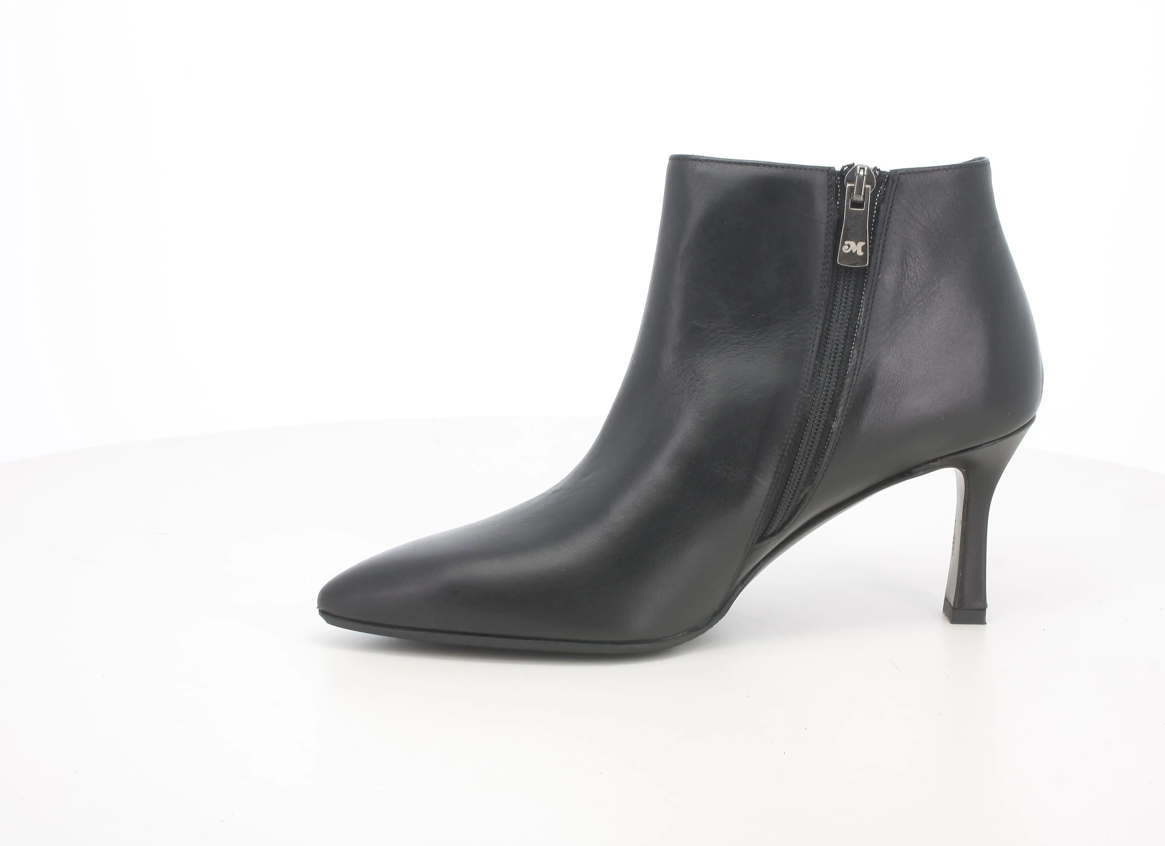 Melluso elegant pointed leather ankle boots