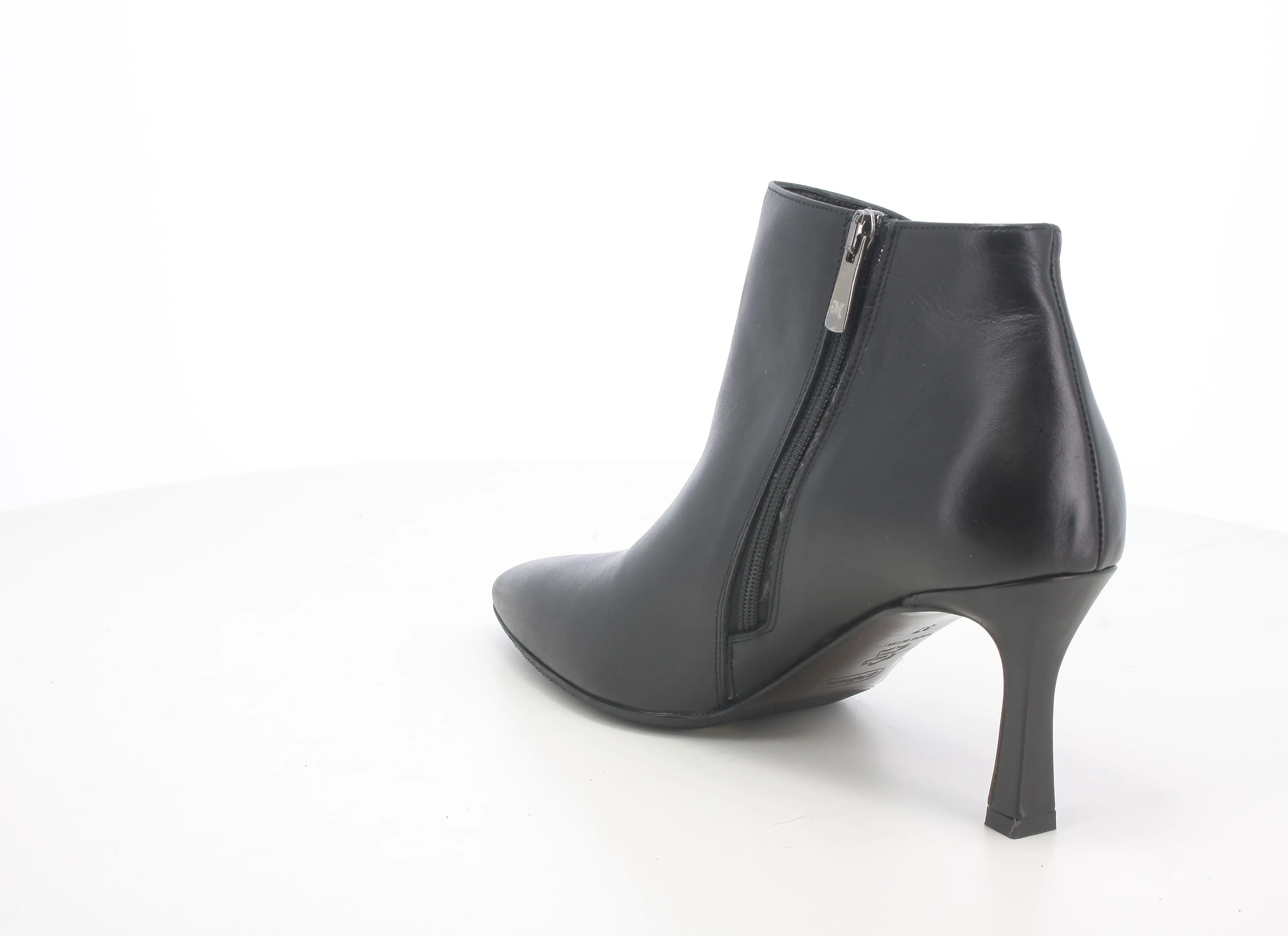 Melluso elegant pointed leather ankle boots