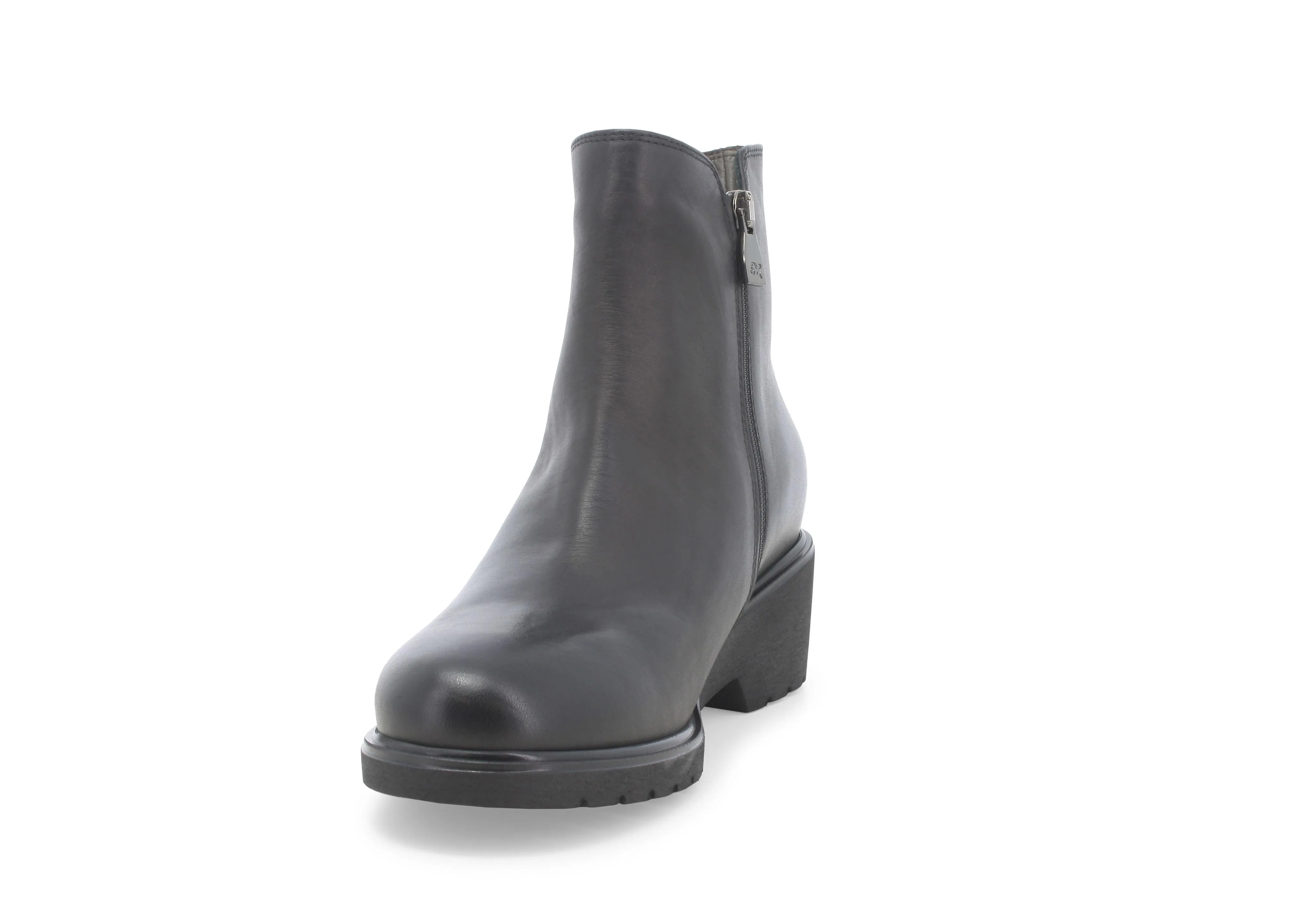 Melluso leather ankle boots with zip closure and external elastic.