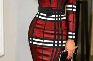 midi elegant dress with checkered print and V-neck in Bordeaux color