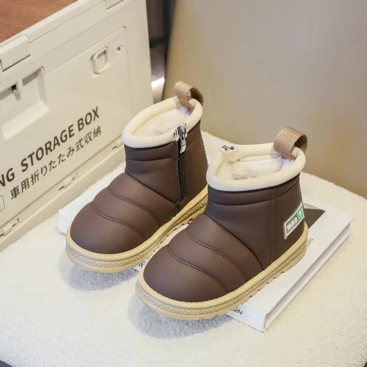 New classic sewn children's snow boots, cute warm casual short boots for girls.