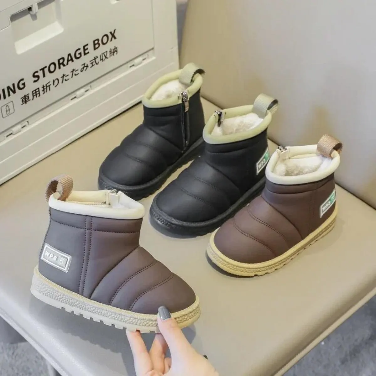 New classic sewn children's snow boots, cute warm casual short boots for girls.