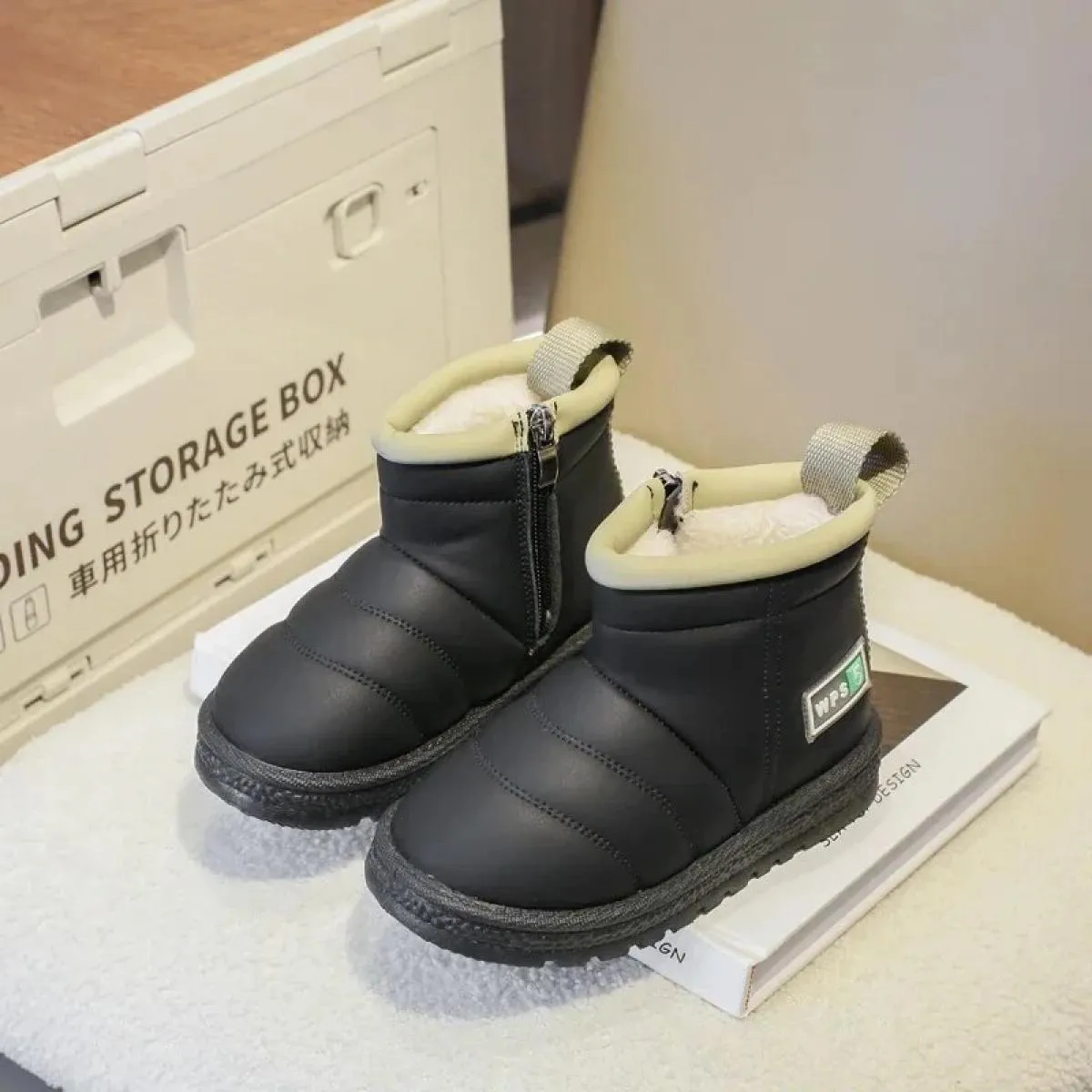 New classic sewn children's snow boots, cute warm casual short boots for girls.