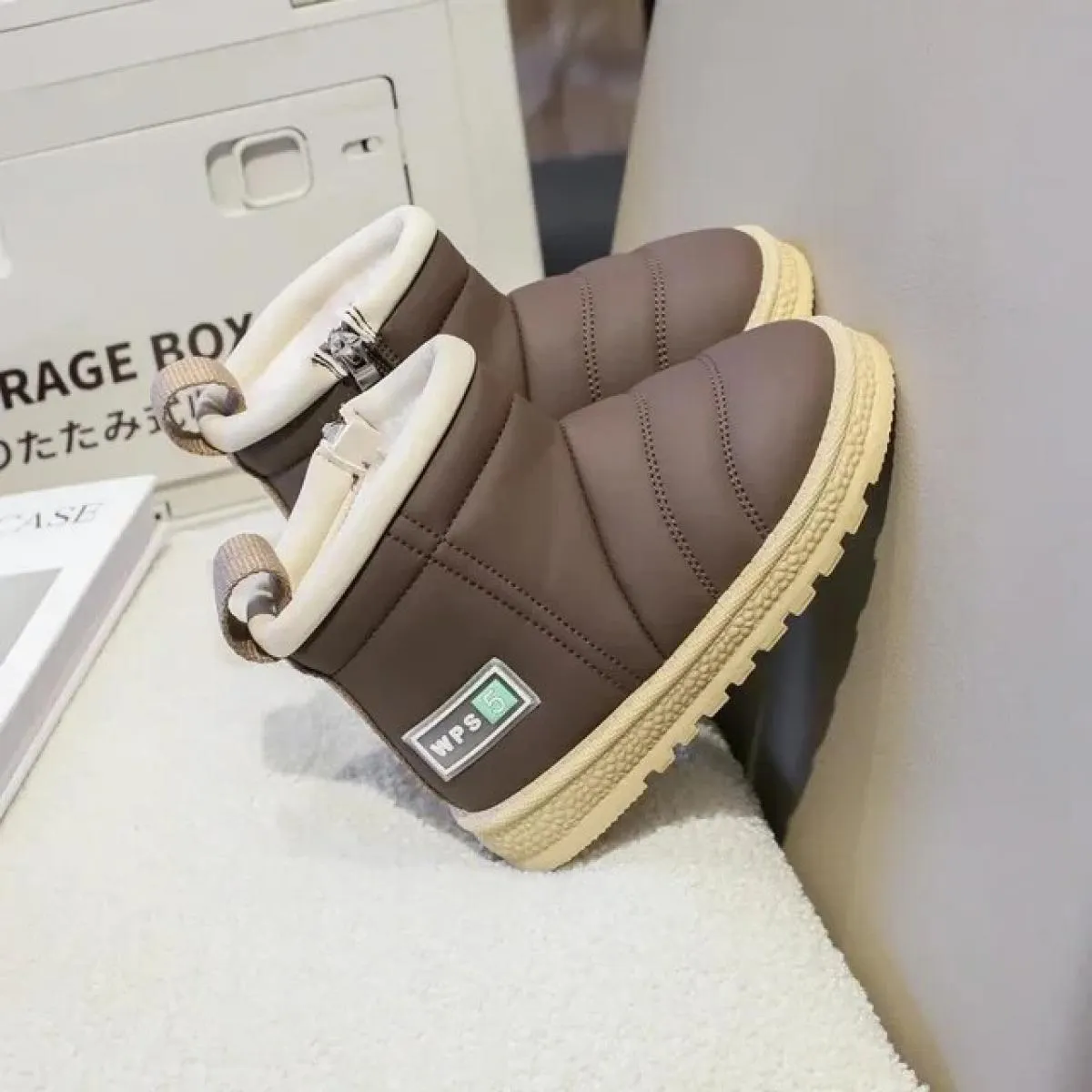 New classic sewn children's snow boots, cute warm casual short boots for girls.