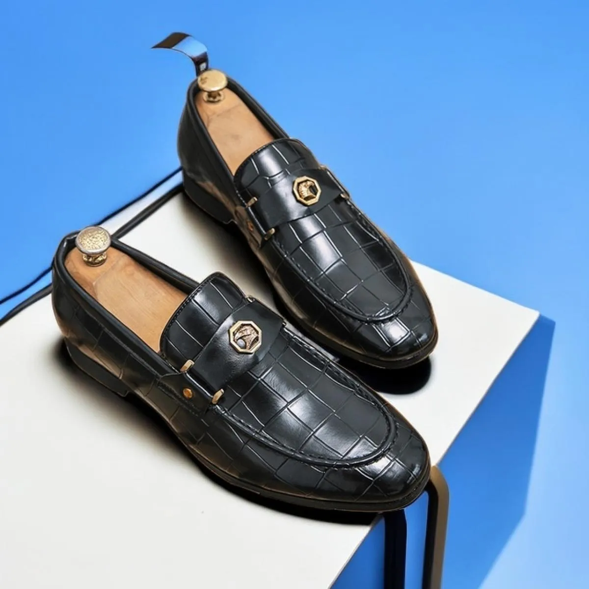 New wedding shoes for men, round toe solid slip-on mocassins formal work shoes size 38-47, elegant men's shoes.