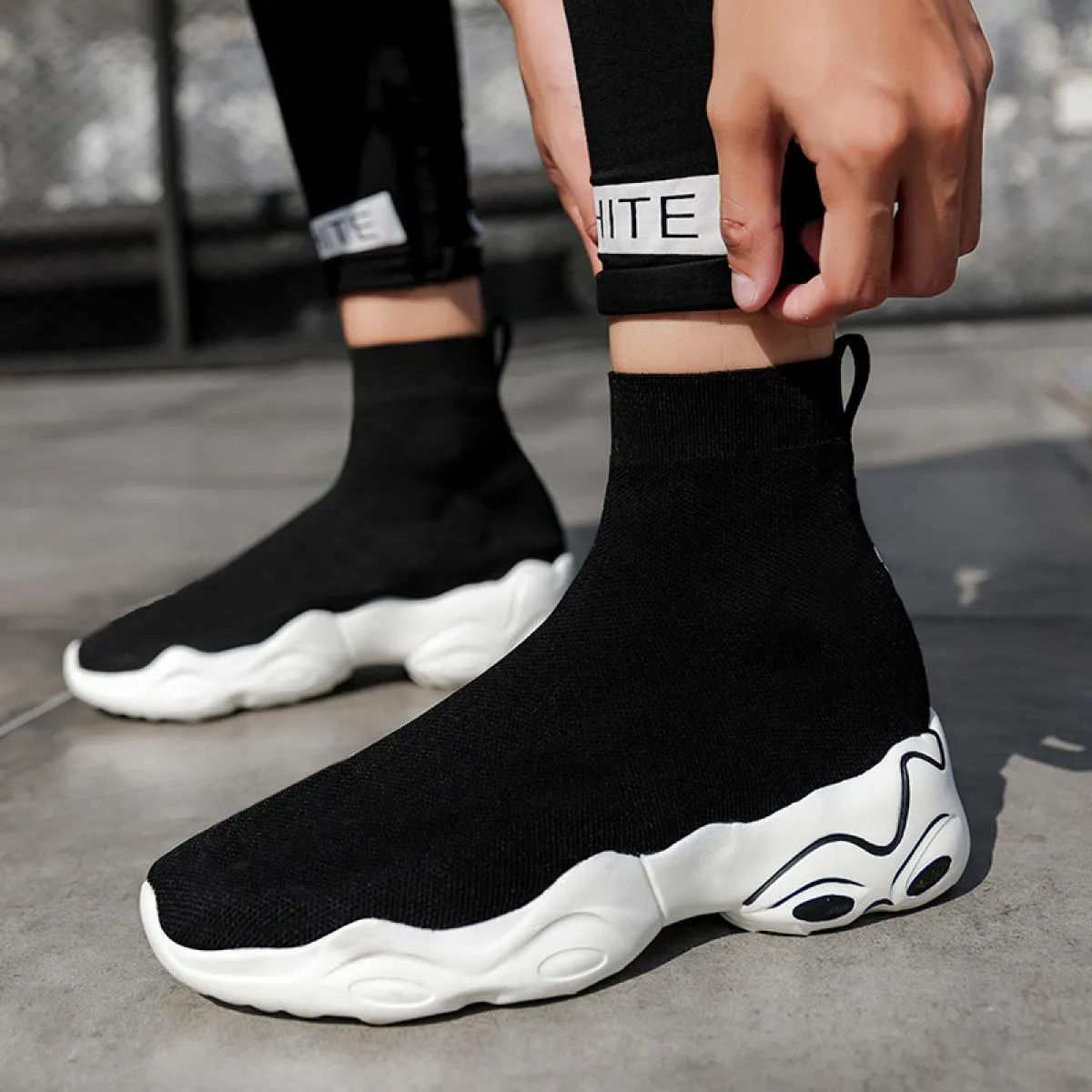New Women's Fashion Sneakers Breathable Socks Boots Classic Slip-on Women's Casual Moccasins