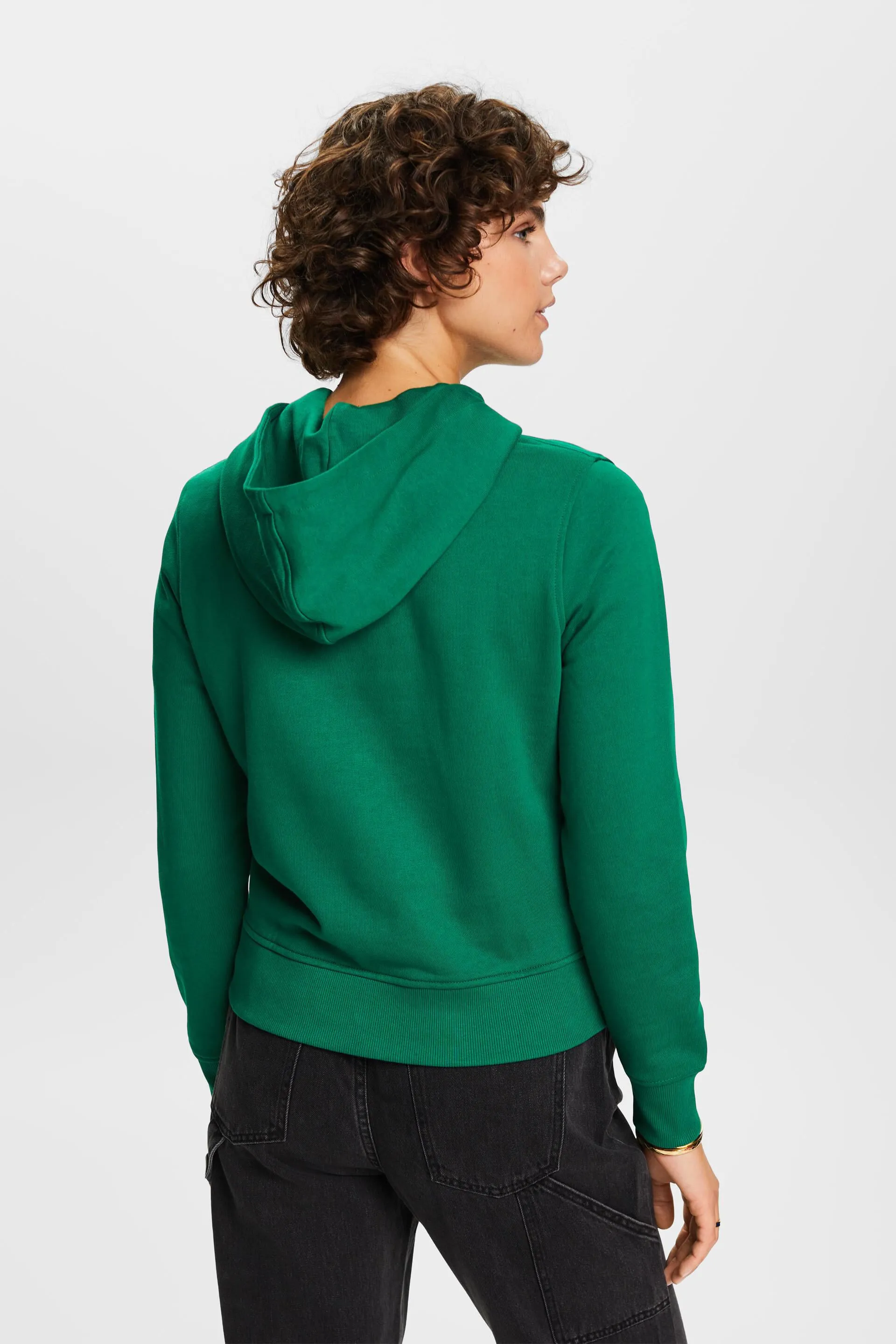 Organic cotton hoodie with embroidered logo.