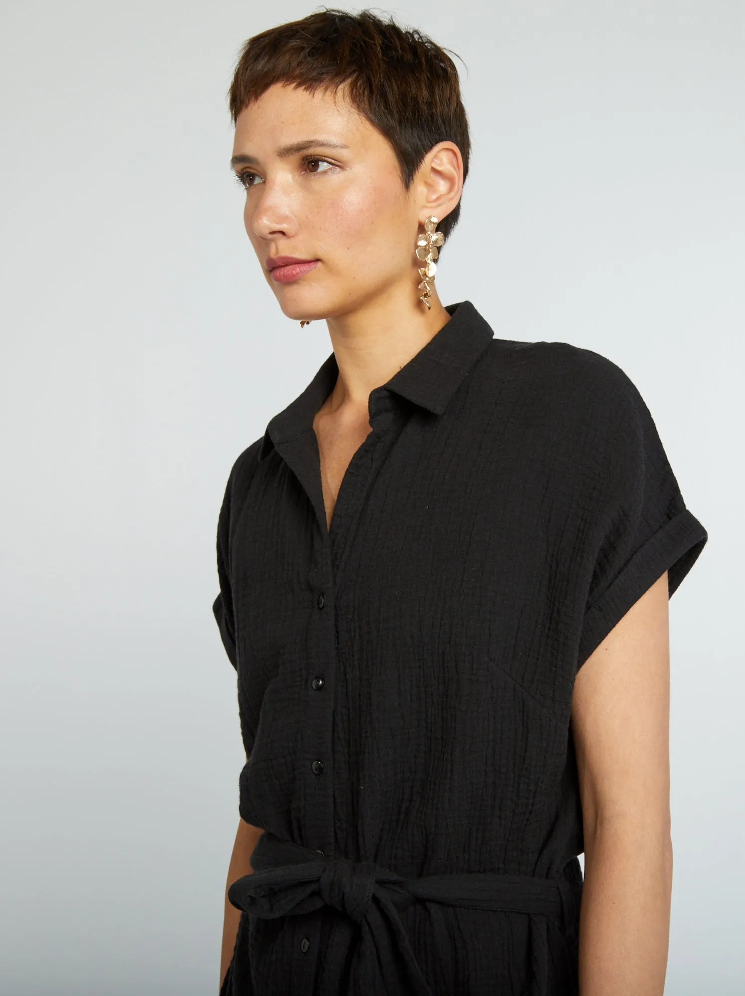 Short cotton shirt dress in double cotton gauze - black.