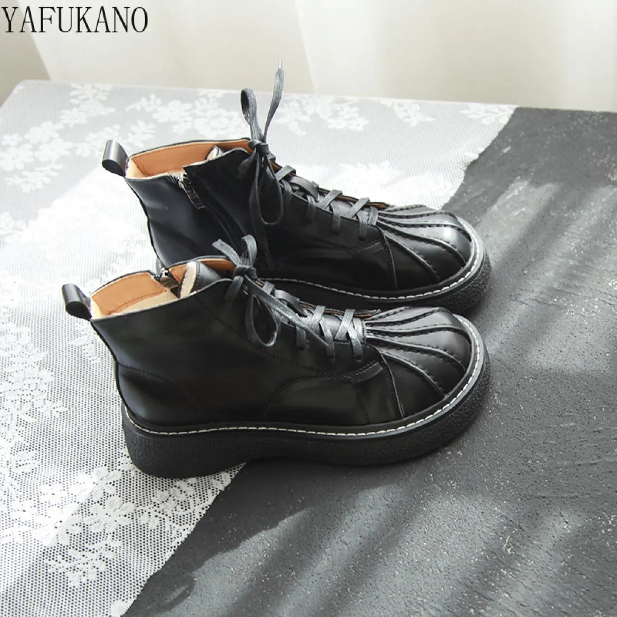 Short women's retro-style British boots Thick-soled boots with increased height Casual boots with stitched details