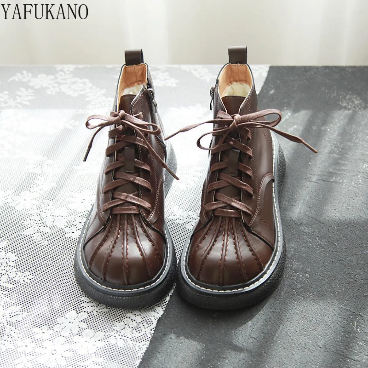 Short women's retro-style British boots Thick-soled boots with increased height Casual boots with stitched details