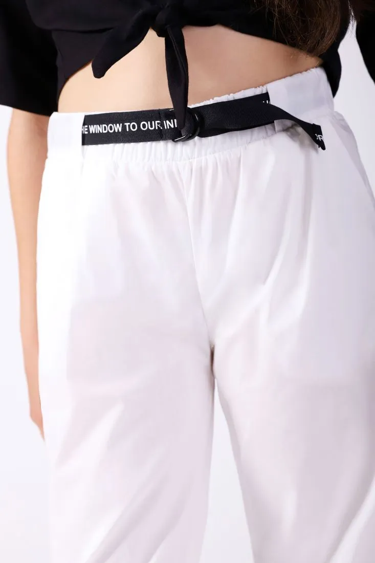 Slim-fit cropped cotton pants with belt for girls.