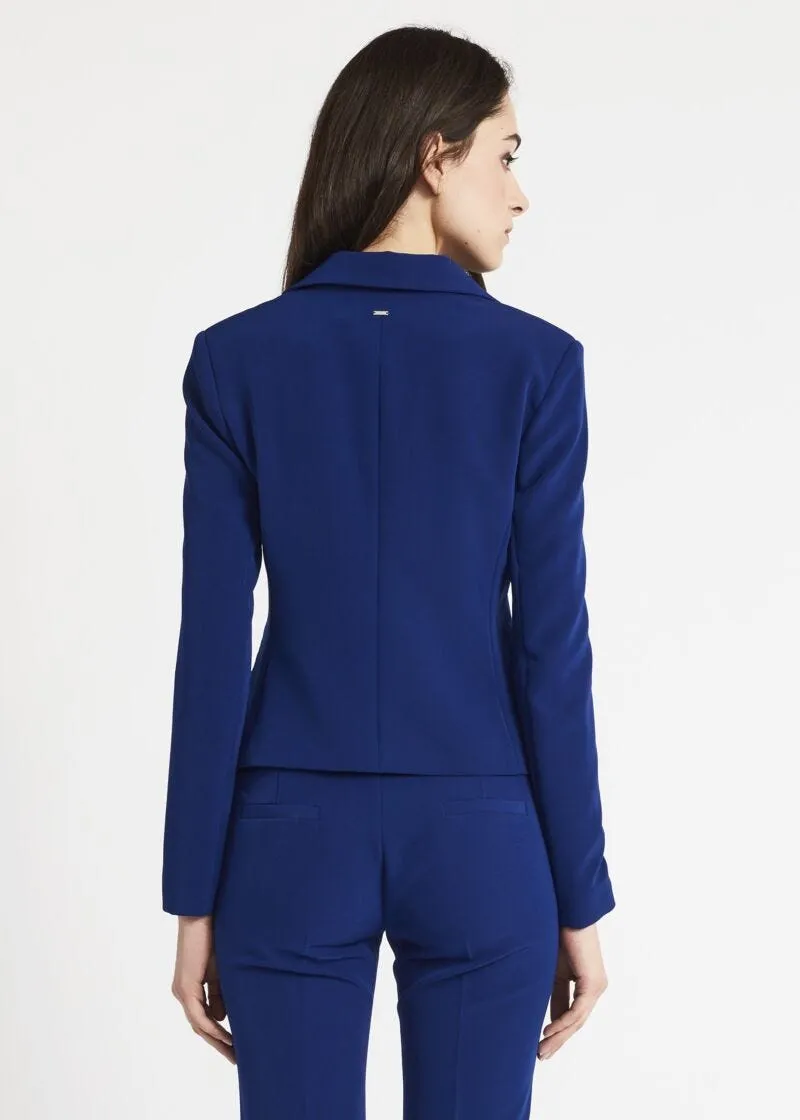 Slim fit single-breasted jacket.