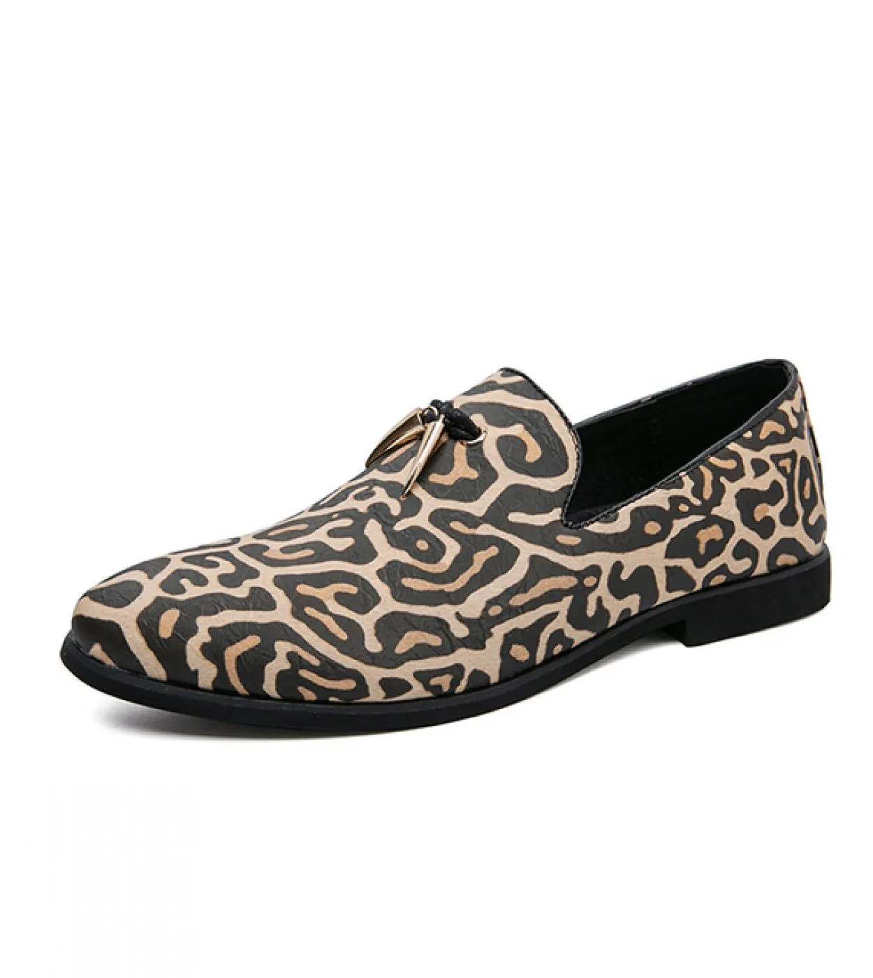 Spring men's loafers casual flat shoes men's nightclub party leopard print slip-on driving shoes in mor.