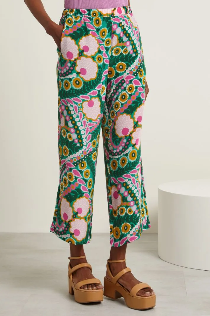 Stretch waistband pants.