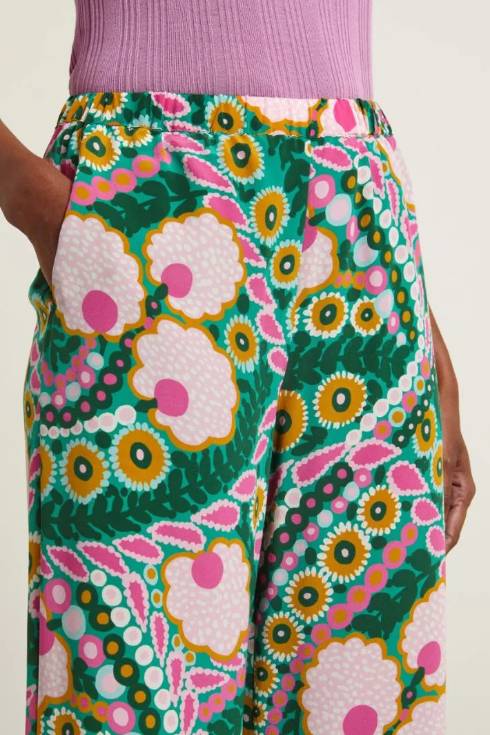 Stretch waistband pants.