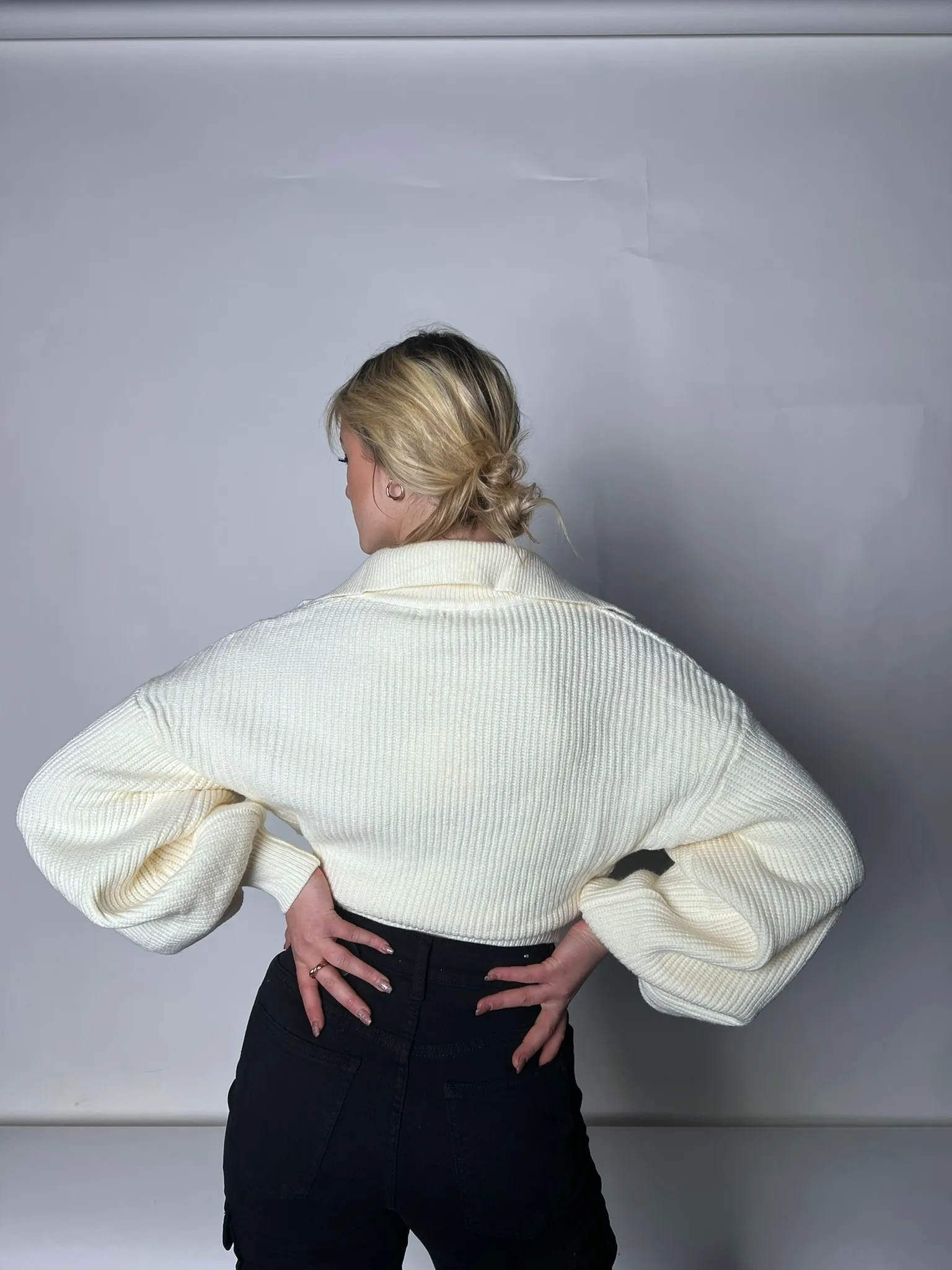 V-neck ribbed sweater - BEIGE