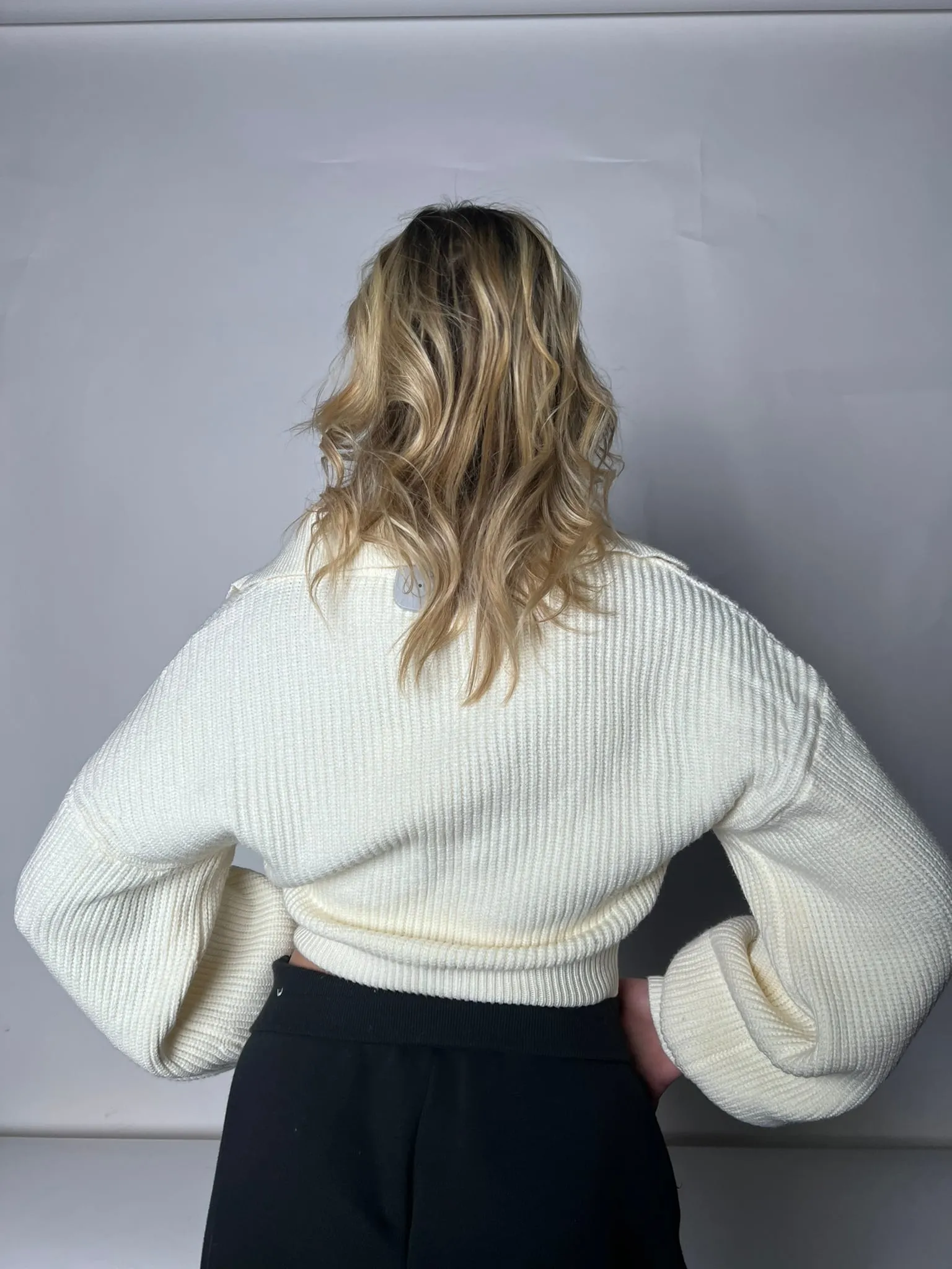 V-neck ribbed sweater - BEIGE