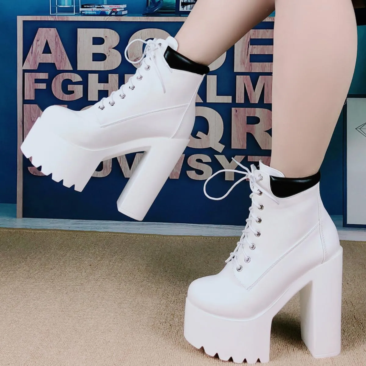 White runway model ankle boots Short ankle boots with 14 cm square heel High heel women's boots Equestrian boots
