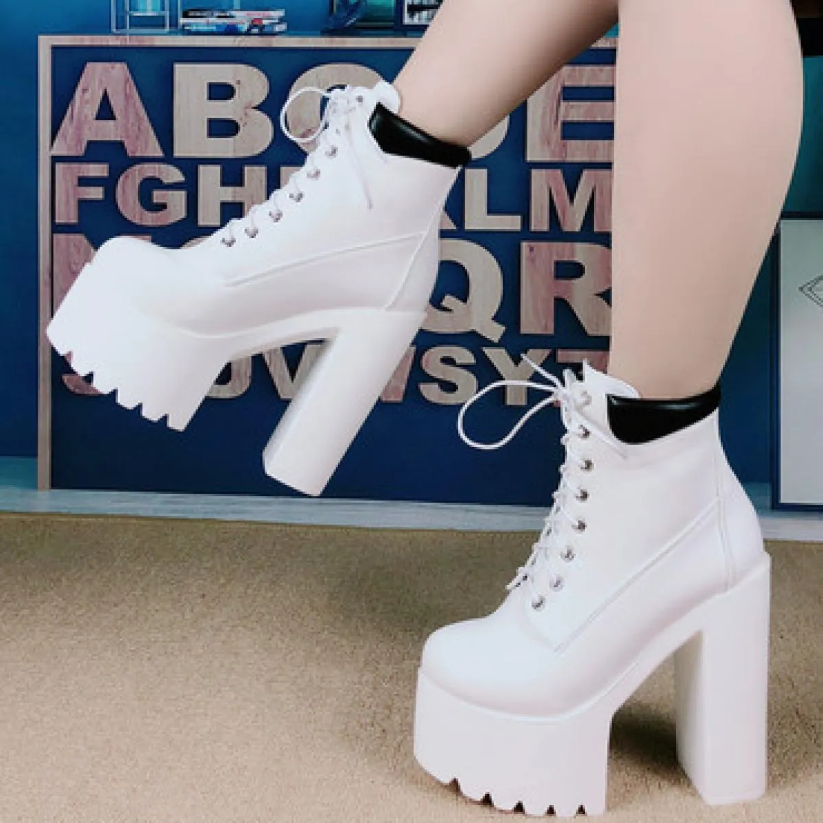 White runway model ankle boots Short ankle boots with 14 cm square heel High heel women's boots Equestrian boots