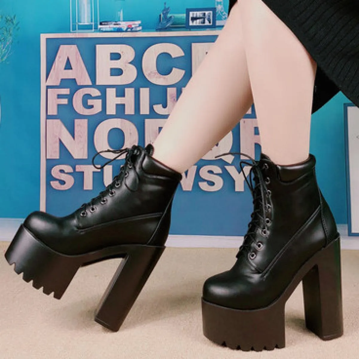 White runway model ankle boots Short ankle boots with 14 cm square heel High heel women's boots Equestrian boots