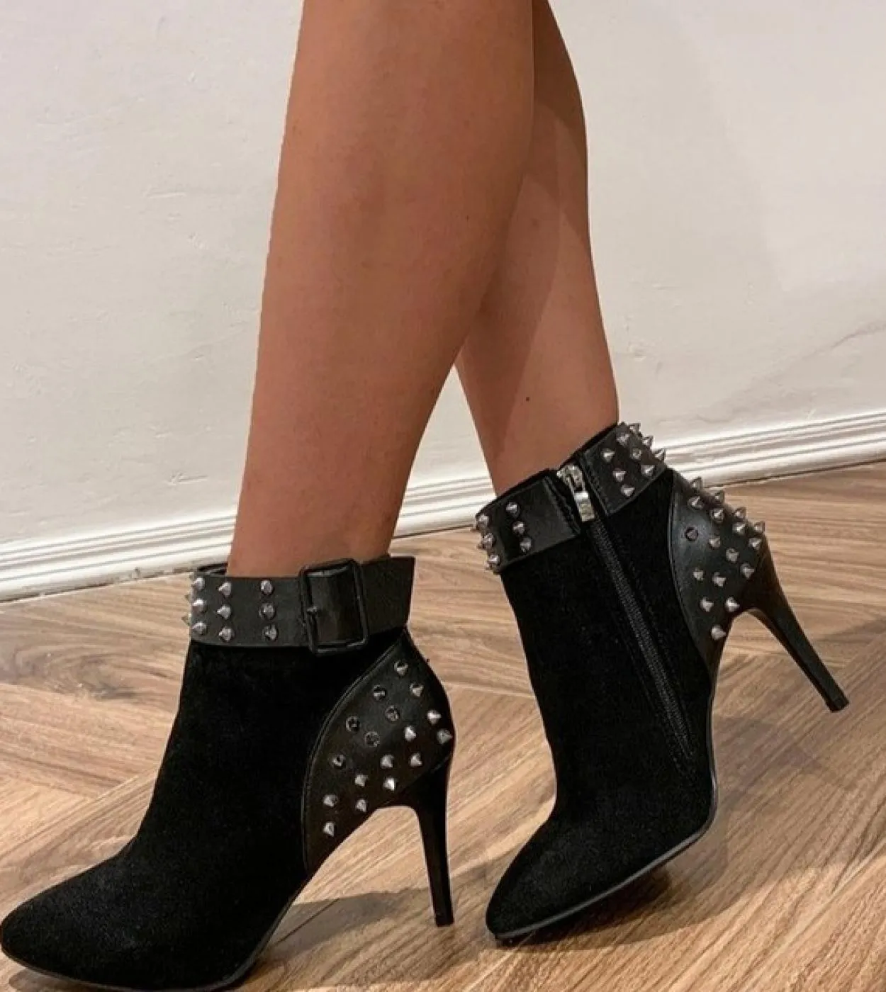 Women's fashion autumn high-heeled boots with studded buckle details, ladies' buckle shoes, women's ankle boots with spike heels