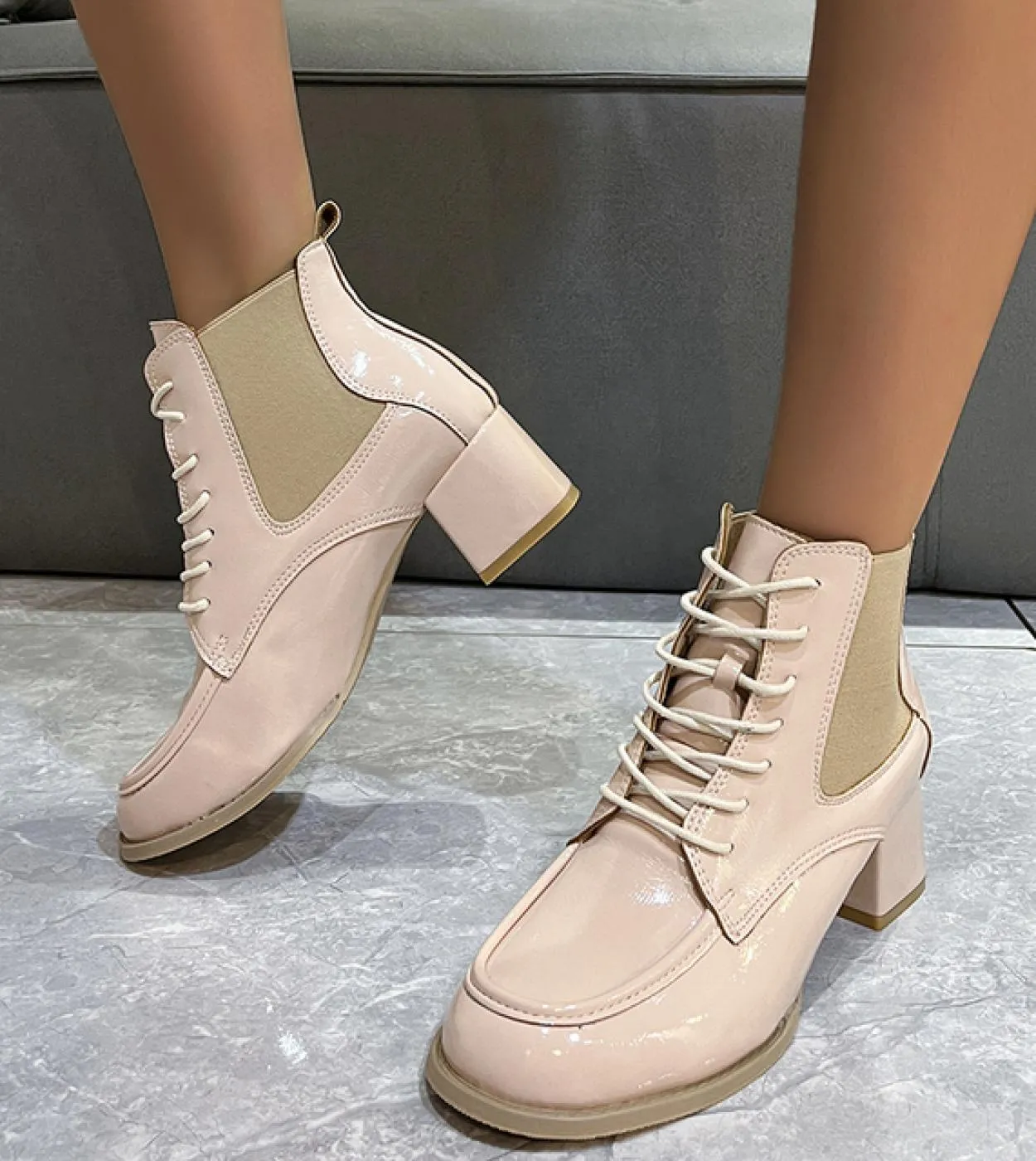 Women's lace-up boots 2022 ladies' autumn/winter fashion patent leather black brown shoes Lady Large.